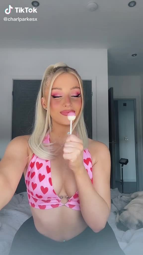 Sariixo’s big breasts are submerged in bubbles !!!