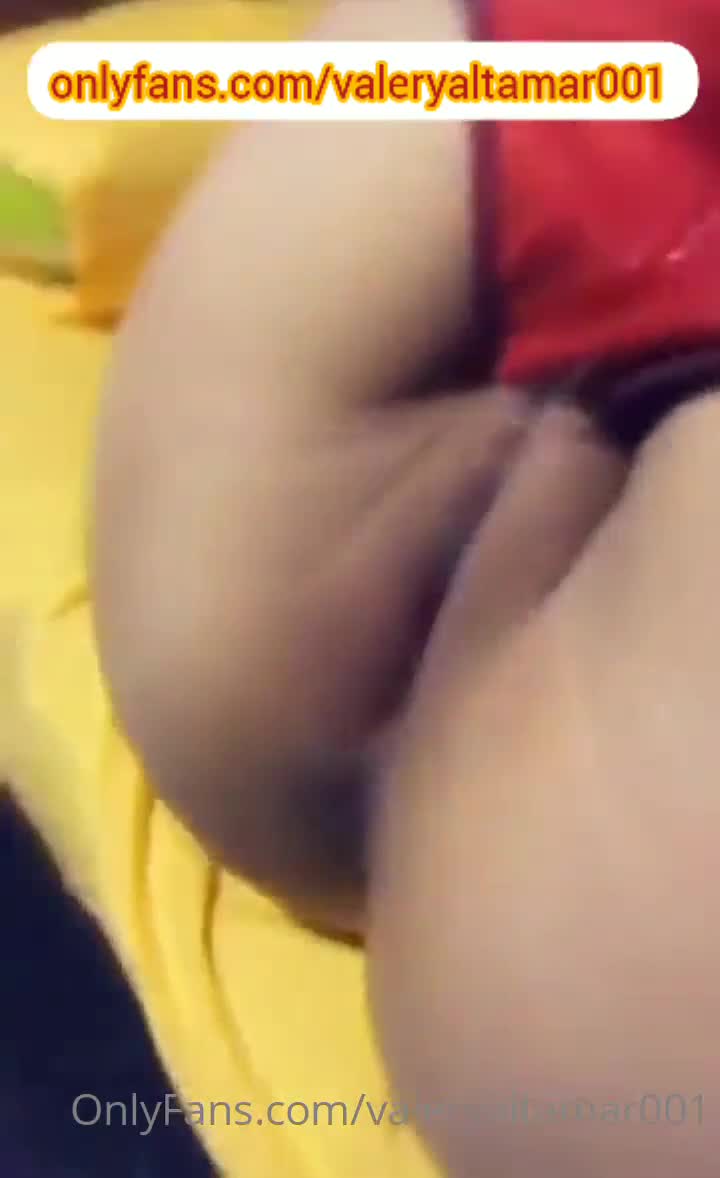 Emily Willis lustful show cunt splashing water !!!