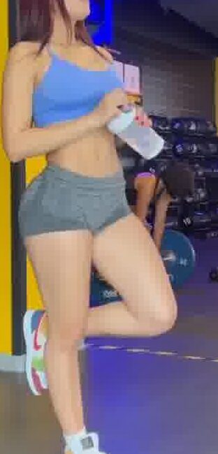 ManuelaQm – Show Body sexx in GYM!!!