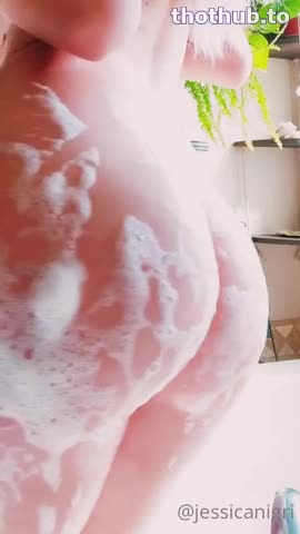 Jessica Nigri [ Shower in bathub ] – N.aked Big Ass !
