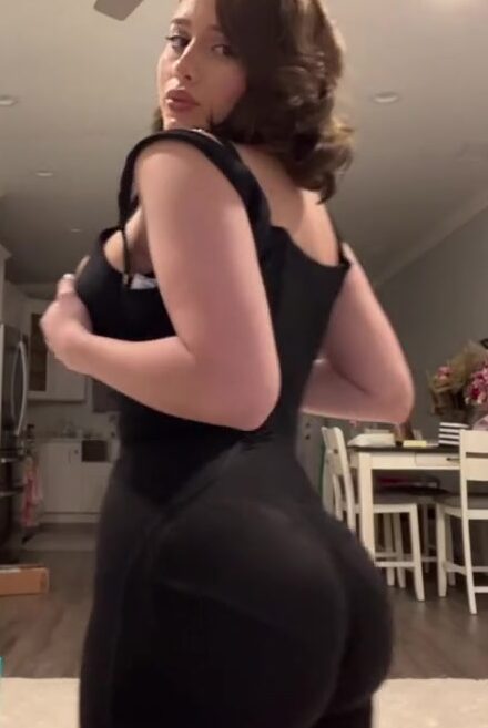 Show Your Butt [ Sexy ] – Lauri Garcia !