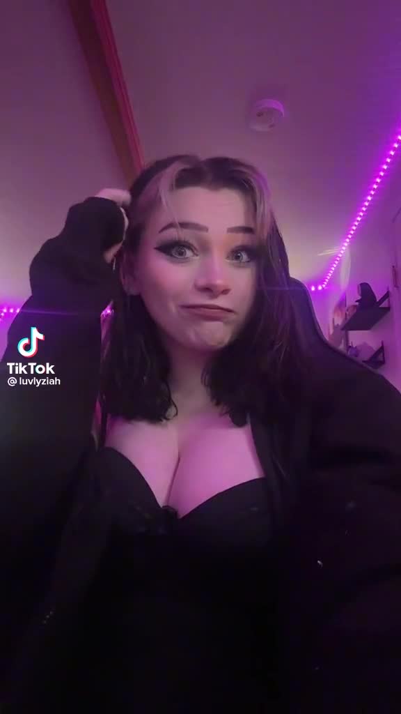 Show Big Boobs [ Nipple Pink ] ! AnneWeunsche / HOT !!!