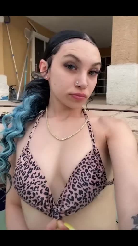 Show Big boobs in Pool [ jaasrenee ] ! NEW !