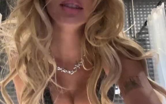 Show Big Boobs [ brianna chickenfry ] ! SO HOT !