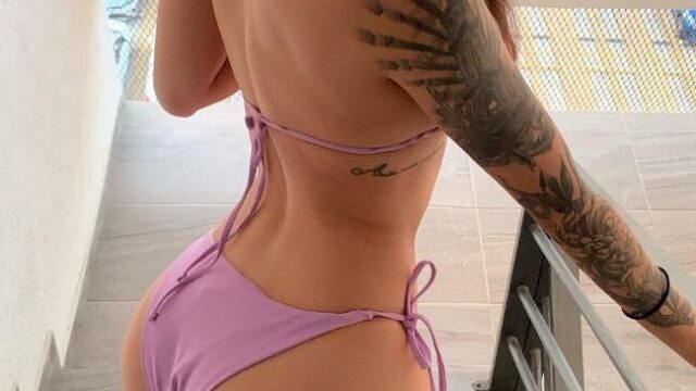 Aletrevino / Sexy Bikini Show Big Ass – SO HOT !