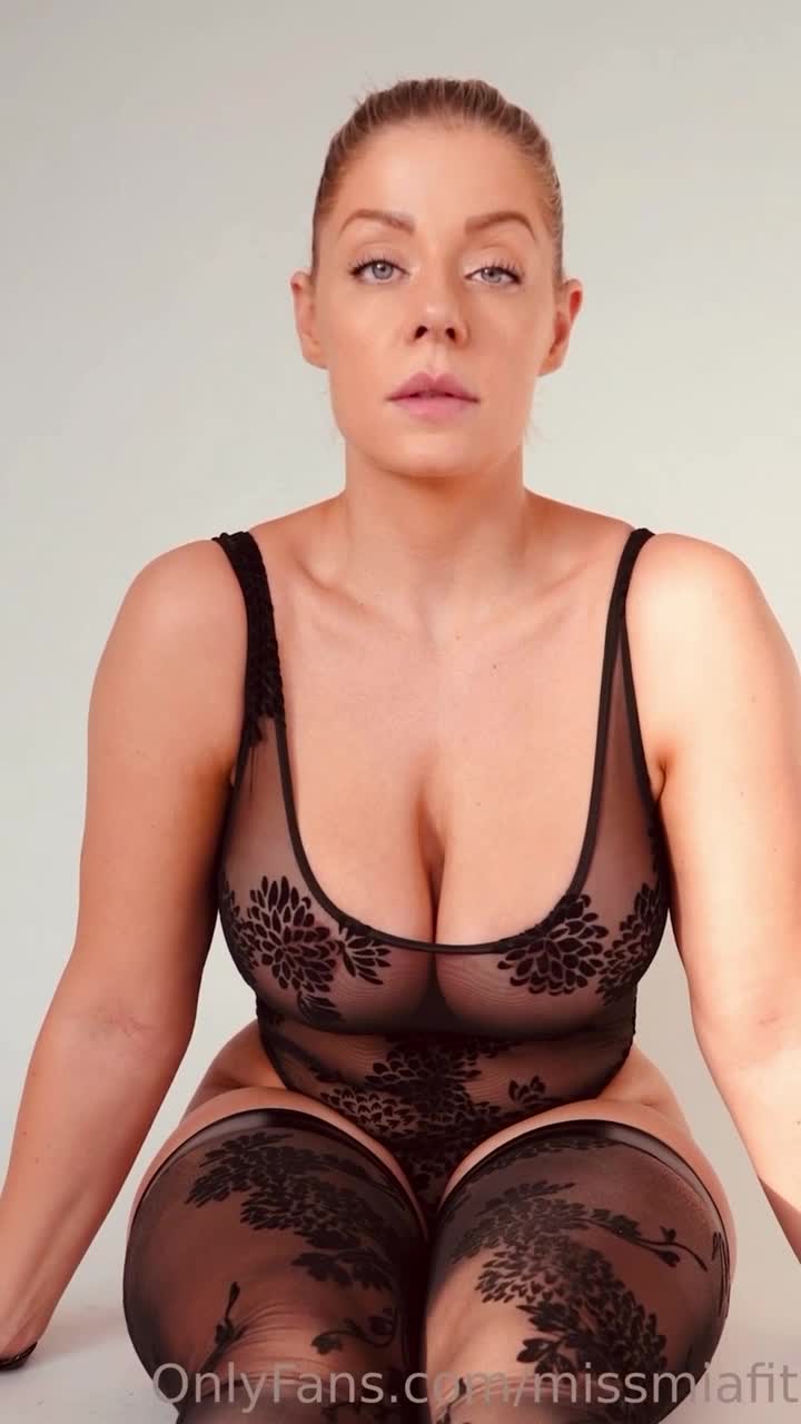 Rynkerbelle – Naked Big Butts !! Video SO HOT
