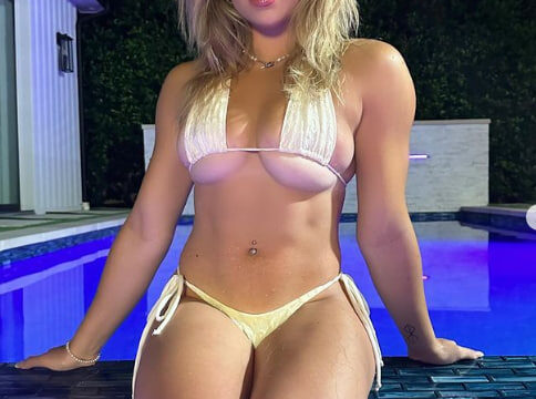 Nami mommy Naked Big Tits in Pool – Onlyfans Leaked OF !