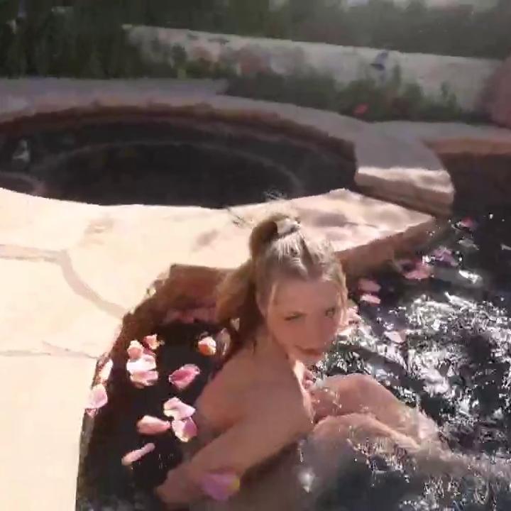 Caroline Zalog Naked Pool Strip Video Leaked